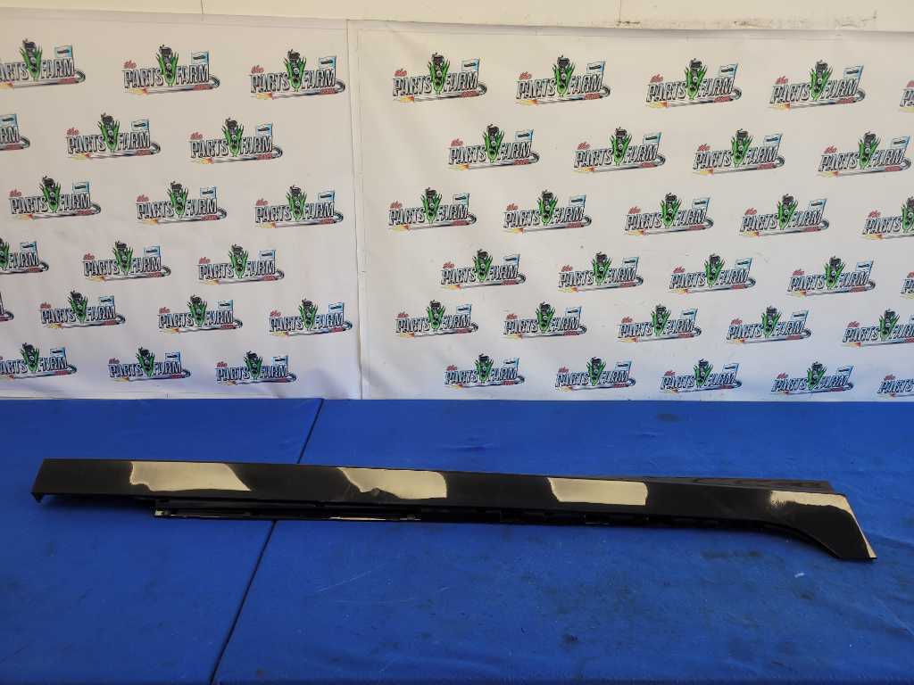 2014-2017 Chevrolet SS 6.2 Sedan Passenger Lower Rocker Panel Molding Black 2602 - The Parts Farm