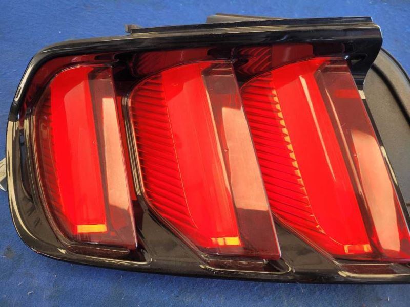 2015-2017 Ford Mustang GT S550 Passenger Right RH Taillight Lamp Brake Lens 2483 - The Parts Farm