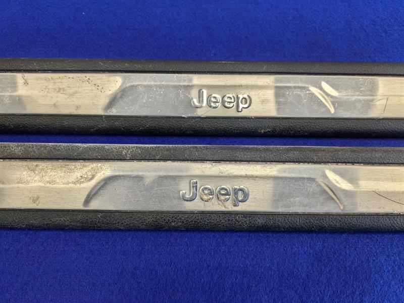 2014-2017 Jeep Grand Cherokee SRT8 6.4L Pair Door Sill Plates Scuff - The Parts Farm