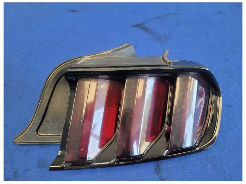 2015-2017 Ford Mustang GT Passenger RH Rear Taillight Lamp Light Tint Scuff 2586 - The Parts Farm