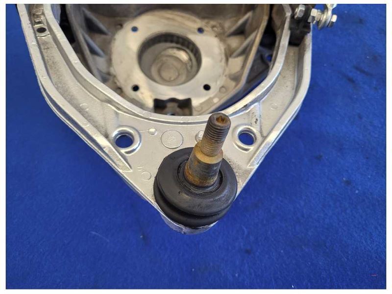 2004-2006 Porsche Cayenne Turbo 4.5L Passenger Front Control Arm 2137 - The Parts Farm