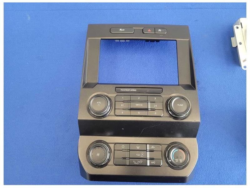 2019-2022 Ford F150 Pickup Truck Audio Receiver Screen Dash 8.0 Info Screen 2548 - The Parts Farm