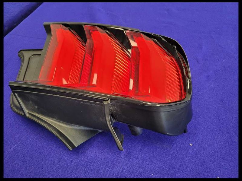 2018-2023 Ford Mustang GT S550 Driver Left LH Tail Light Lamp Brake CRACKED - The Parts Farm