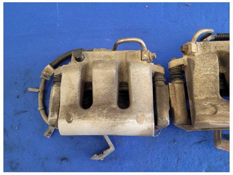 2005-2010 Ford Mustang GT 4.6L Pair Front Brake Calipers Pads Hoses 2585 - The Parts Farm