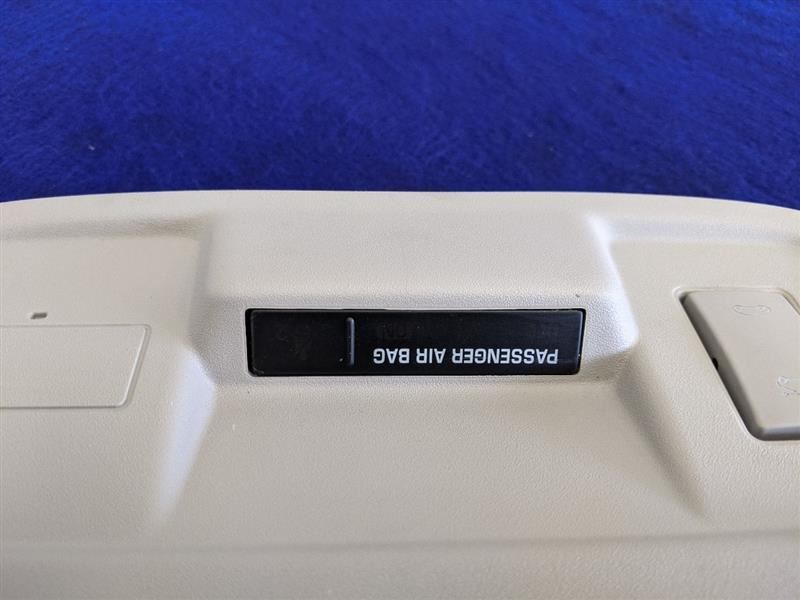 2010-2015 Chevrolet Camaro SS Coupe Roof Console With Sunroof Overhead Buttons - The Parts Farm