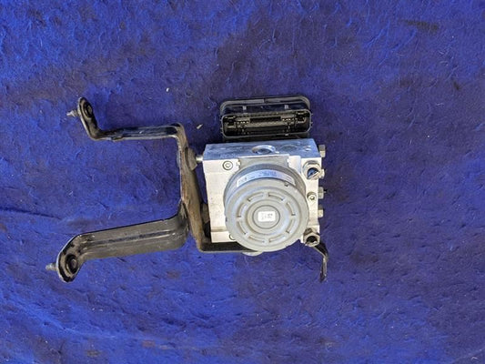 2015-2017 Ford Mustang GT S550 Anti-Lock Brake ABS Module Pump Line OEM - The Parts Farm