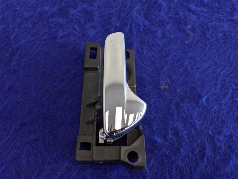 2012-2013 Jeep Grand Cherokee SRT-8 Passenger Right Door Handle Front Interior - The Parts Farm