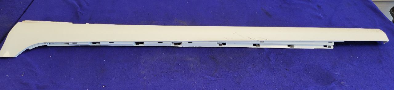 2014-2017 Chevrolet Caprice 6.0L Sedan Driver Left Rocker Panel Molding Trim Wht - The Parts Farm
