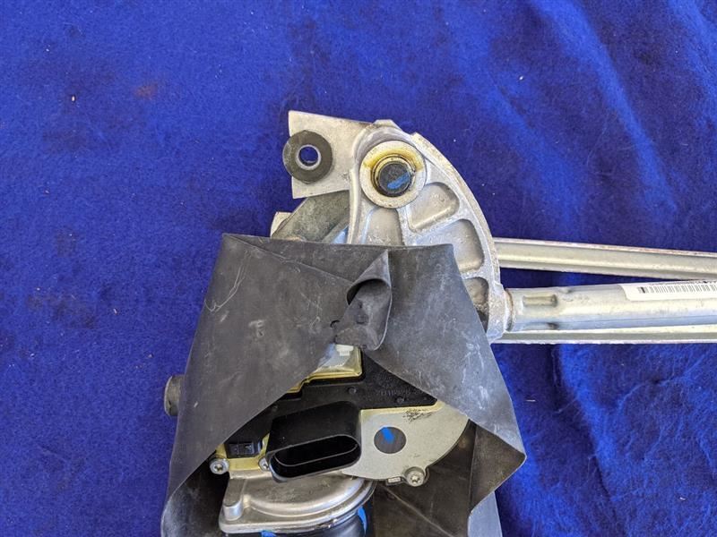 2014-2017 Chevrolet Caprice 6.0L Sedan Windshield Wiper Motor Linkage Arm - The Parts Farm