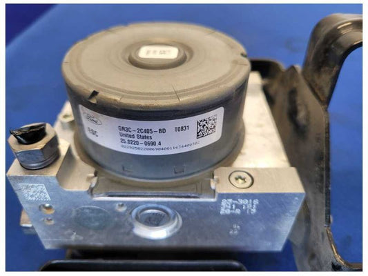 2015-2017 Ford Mustang GT S550 ABS Anti-Lock Brake System Module 2564