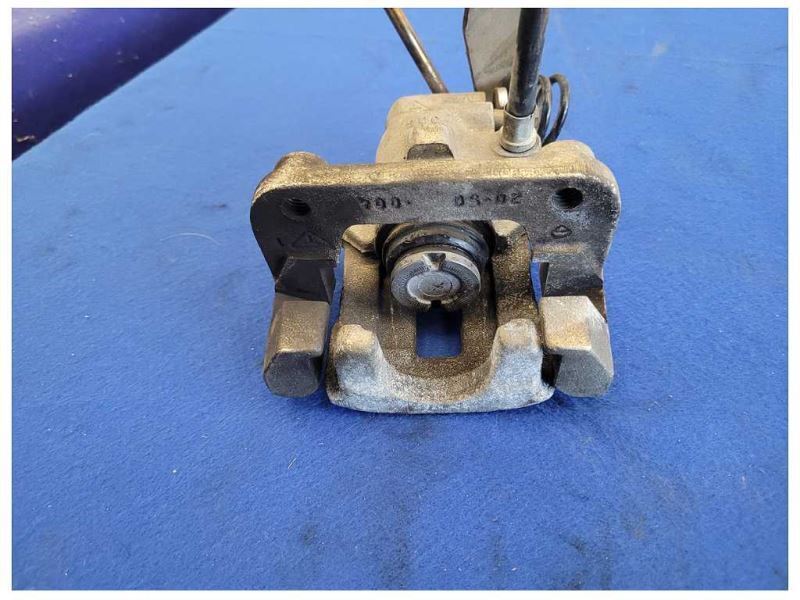 1999-2004 Ford Mustang GT Passenger RH Brake Caliper 29k Miles 2561 - The Parts Farm