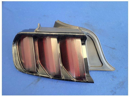 2015-2017 Ford Mustang GT S550 Driver LH Rear Taillight Lamp Tint Scuffs 2586 - The Parts Farm