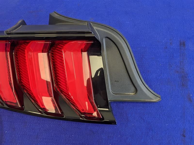 2018-2023 Ford Mustang GT S550 Passenger RH Taillight Lamp Brake Lens OEM - The Parts Farm