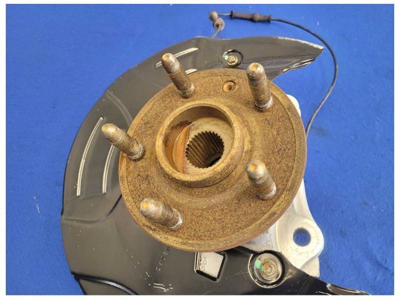 2010-2015 Chevrolet Camaro SS Driver Left Front Spindle Knuckle Hub 2525 - The Parts Farm