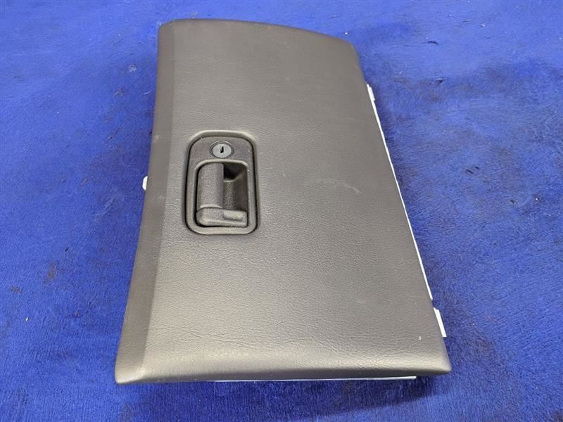 2002-2005 Ford Thunderbird 3.9L V8 Glove Box Storage Latch Lock Lid Panel - The Parts Farm