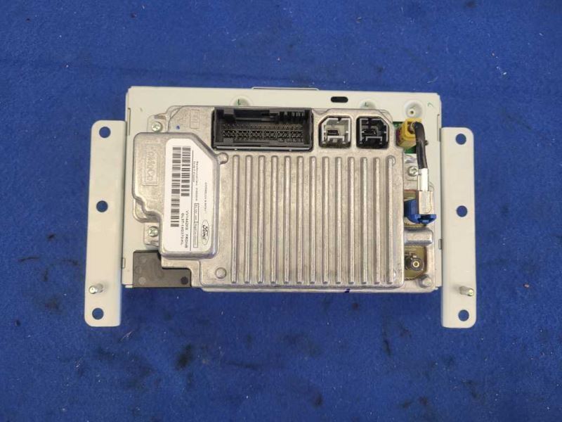 2016 Ford Fq50 Pickup Truck Info-GPS-TV Screen Front Dash 8in Screen 2369 - The Parts Farm