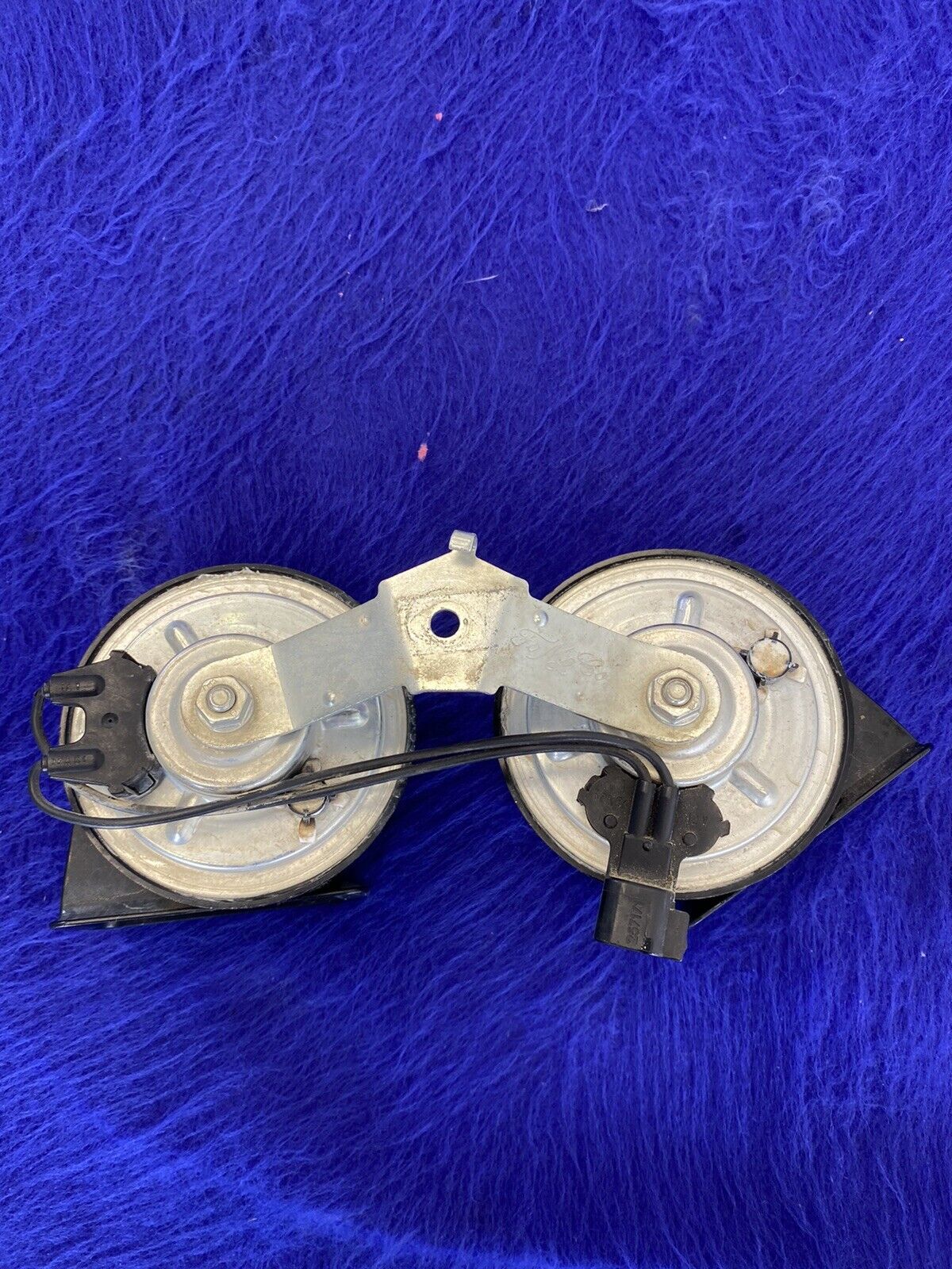 2018-2023 Ford Mustang factory OEM Horn Horns & bracket used The Parts Farm - The Parts Farm