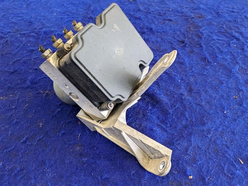 2017-2019 Cadillac CTS V 6.2 LT4 Sedan ABS Module Switch Pump Brake 2315 - The Parts Farm