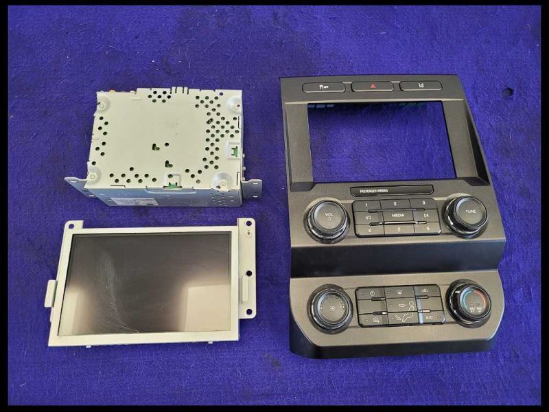 2017-2020 Ford F350 Pickup Truck Super Duty Info GPS TV Screen Front Center - The Parts Farm