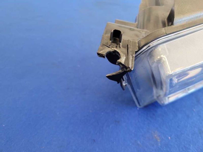 2010-2012 Ford Mustang GT Driver Left Front Headlight Lamp Lens *Broke* 2470 - The Parts Farm