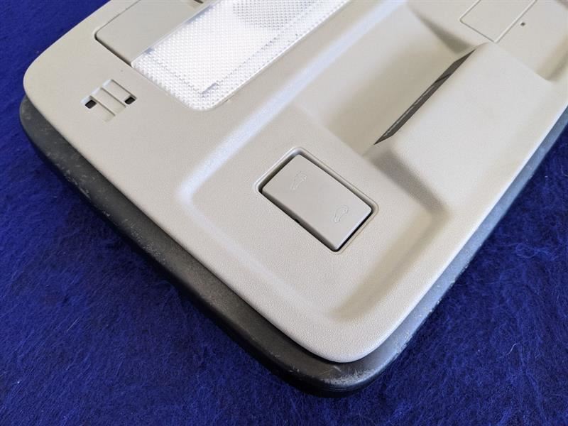 2010-2015 Chevrolet Camaro SS Coupe Roof Console With Sunroof Overhead Buttons - The Parts Farm