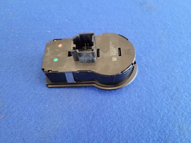 2010-2015 Chevrolet Camaro SS Front Headlight Switch Module Knob 2441 - The Parts Farm