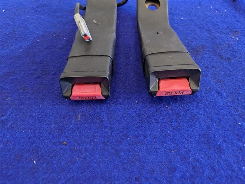 1994-1995 Ford Mustang Cobra GT Front Seatbelt Buckles Coupe Black Center - The Parts Farm