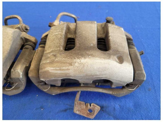 2005-2010 Ford Mustang GT 4.6L Pair Front Brake Calipers Pads Hoses 2585