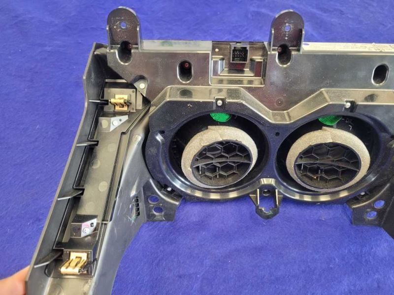 2016-2017 Chevrolet Camaro SS Temperature Control Dual Zone CJ2 84078980 2319 - The Parts Farm