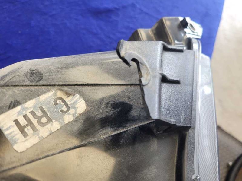 2010-2012 Ford Mustang GT Passenger Right Headlight Lamp Lens Front Broke Tab - The Parts Farm