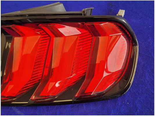 2018-2023 Ford Mustang EcoBoost S550 Passenger Rear Taillight Lamp Light 2683