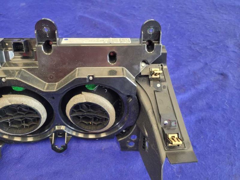 2016-2017 Chevrolet Camaro SS Temperature Control Dual Zone CJ2 84078980 2344 - The Parts Farm