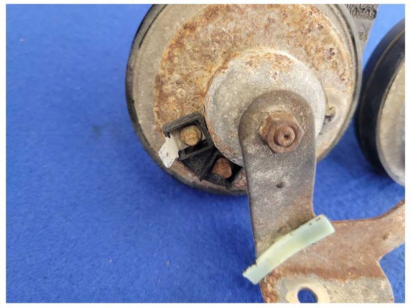 1996-1998 Ford Mustang Cobra 4.6L Front Dual Horn Emergency Noise 2512 - The Parts Farm