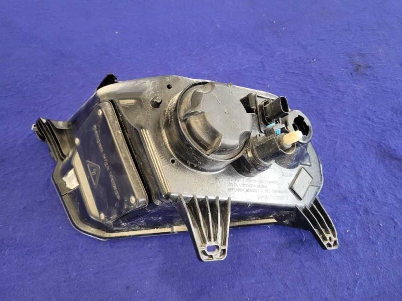 2010-2012 Ford Mustang GT Passenger Right Headlight Lamp Lens Front Broke Tab - The Parts Farm