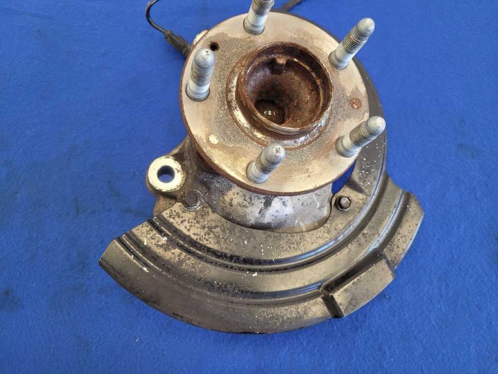 2016-2017 Chevrolet SS Sedan 6.2L Passenger RH Front Spindle Knuckle Hub 2602 - The Parts Farm