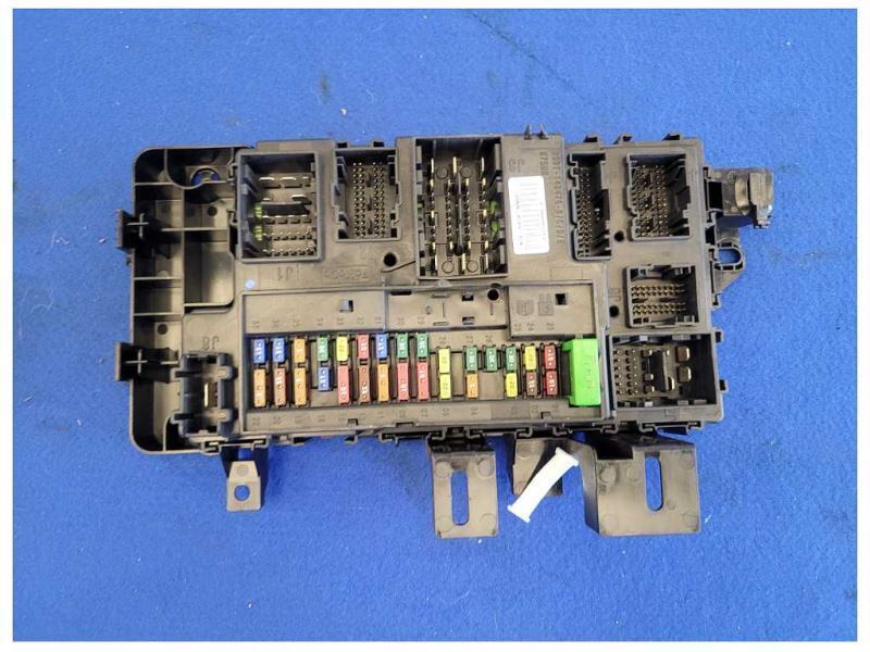2015 Ford Mustang GT S550 Coupe Fuse Box Power Distribution Engine 2559 - The Parts Farm