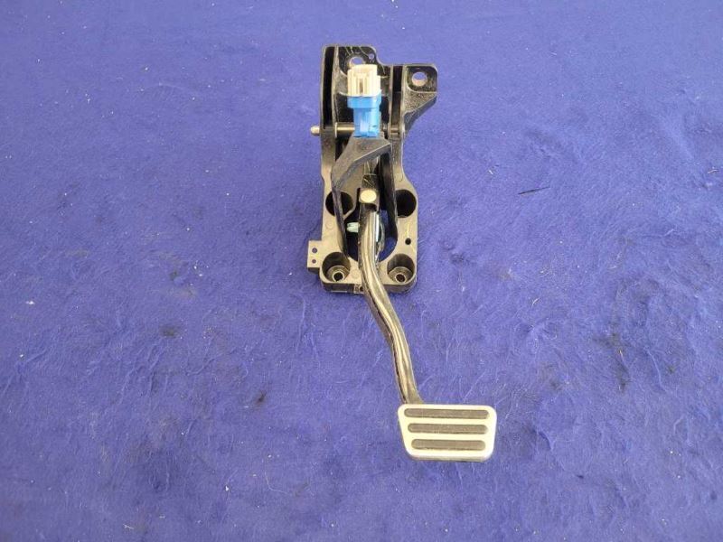 2015-2017 Ford Mustang GT S550 Automatic Pedal Box Brake Pad Assembly 2408 - The Parts Farm