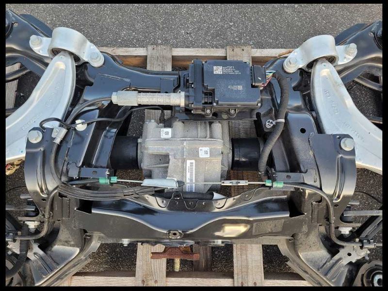 2014-2017 Chevrolet SS Sedan Rear Differential Carrier Automatic 3.27 Ratio GW6 - The Parts Farm