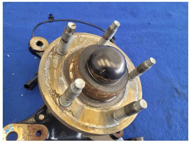 2005-2009 Ford Mustang GT 4.6L Saleen Passenger Front Spindle Knuckle Hub 2453 - The Parts Farm