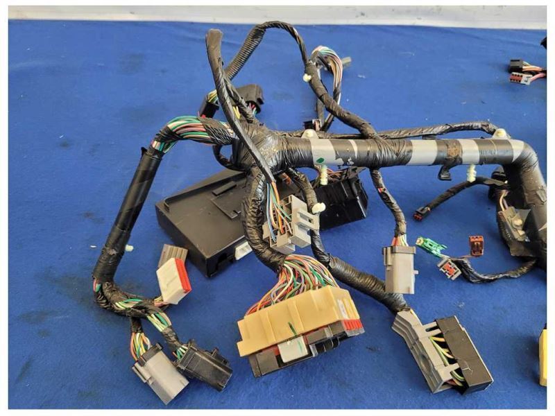 2004 Ford Mustang GT Coupe 4.6L Dash Harness Wire Plug Auto Trans 2589 - The Parts Farm