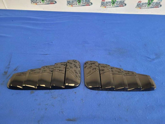 2010-2014 Ford Mustang GT 4.6L Pair Side Quarter Window Covers Paint UA 2477 - The Parts Farm
