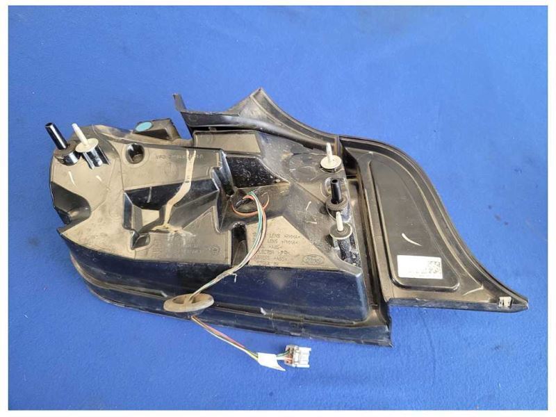 2015-2017 Ford Mustang GT S550 Passenger Right RH Taillight Lamp Brake Lens 2564 - The Parts Farm
