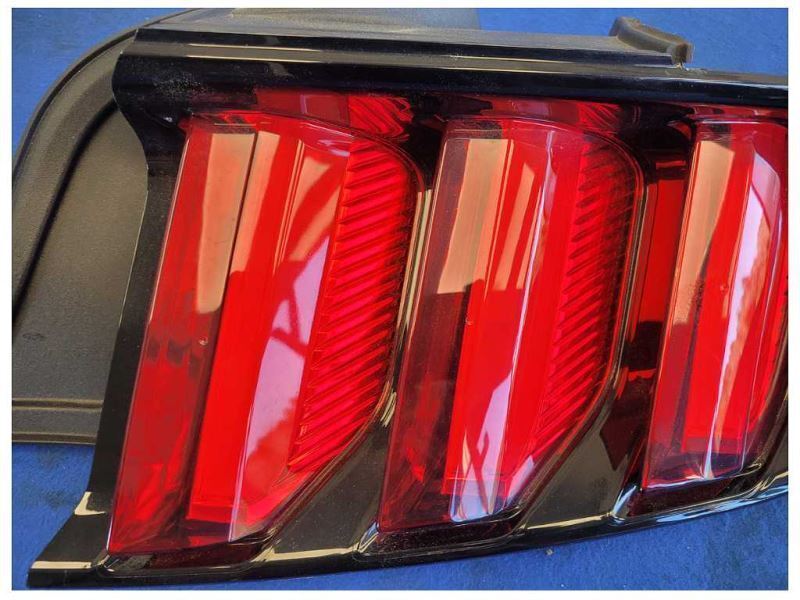2015-2017 Ford Mustang GT S550 Passenger Right RH Taillight Lamp Brake Lens 2510 - The Parts Farm