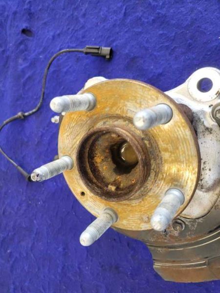 2014-2017 Chevrolet SS 6.2L Sedan Driver Left Spindle Knuckle Hub Front 2372