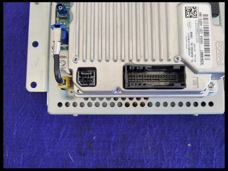 2017-2020 Ford F350 Pickup Truck Super Duty Info GPS TV Screen Front Center - The Parts Farm