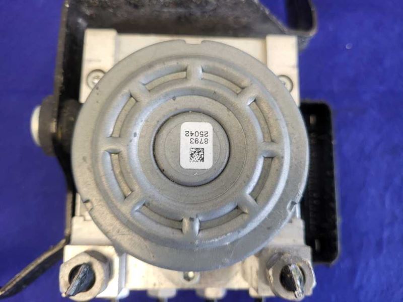 2015-2017 Ford Mustang GT S550 Anti-Lock Brake ABS Module Pump Line 2282 - The Parts Farm