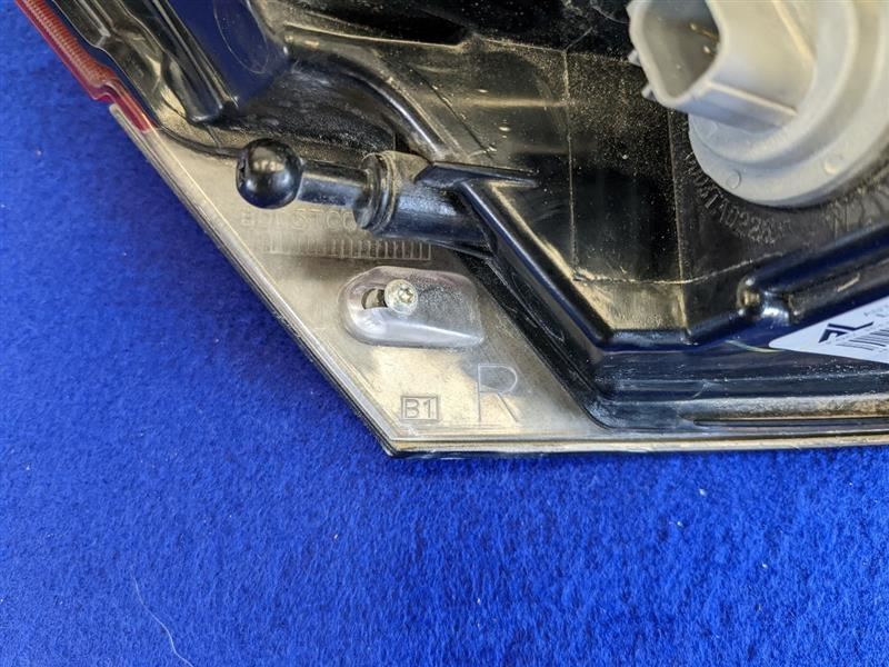 2014-2020 Jeep Grand Cherokee SRT8 Passenger Taillight Quarter Panel Mounted - The Parts Farm