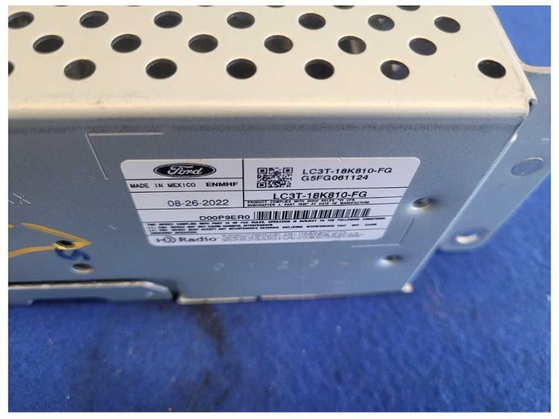 2022 Ford F250 Super Duty Pickup Truck Audio Info Screen Receiver *Scuffs* 2557 - The Parts Farm