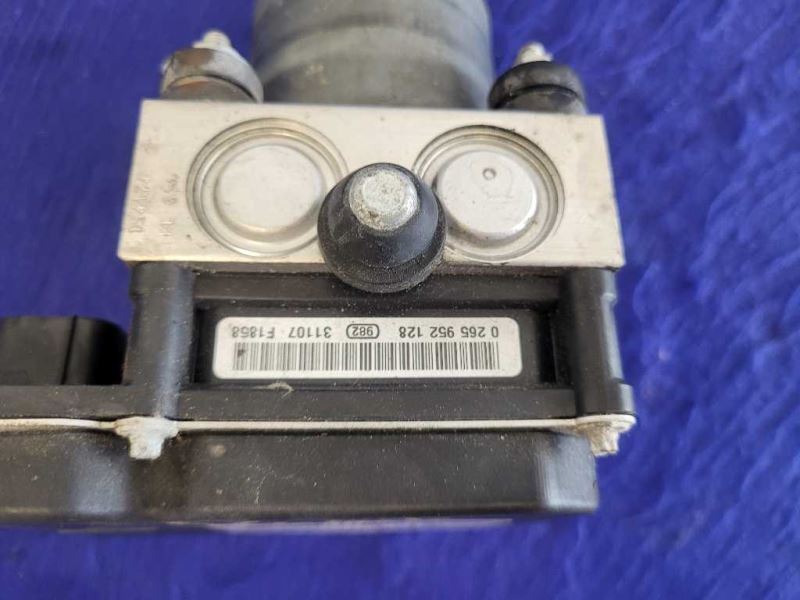 2012-2015 Chevrolet Camaro ZL1 ABS Anti-Lock Brake Module System Pump 2333 - The Parts Farm