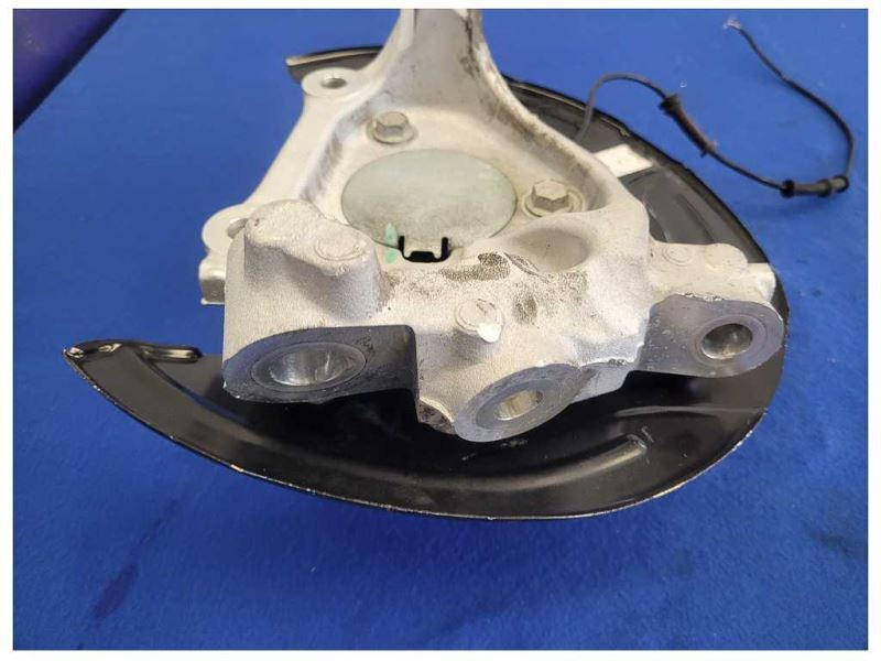 2010-2015 Chevrolet Camaro SS Driver Left Front Spindle Knuckle Hub 2525 - The Parts Farm